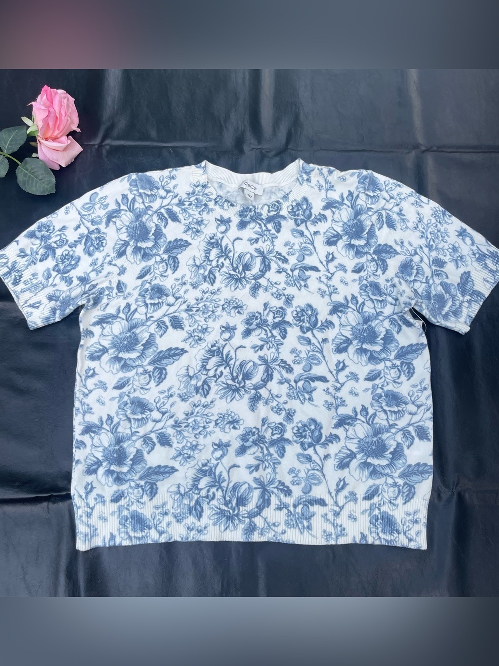 CeCe White Blue Floral Knit Short Sleeve Sweater Top Women L